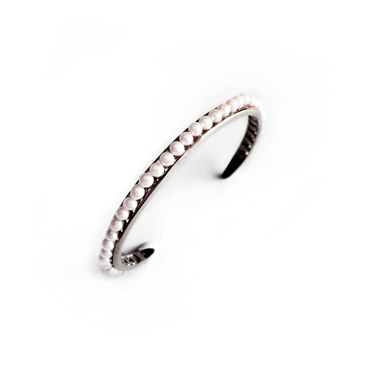 Pearls Bangle - Chainless Brain