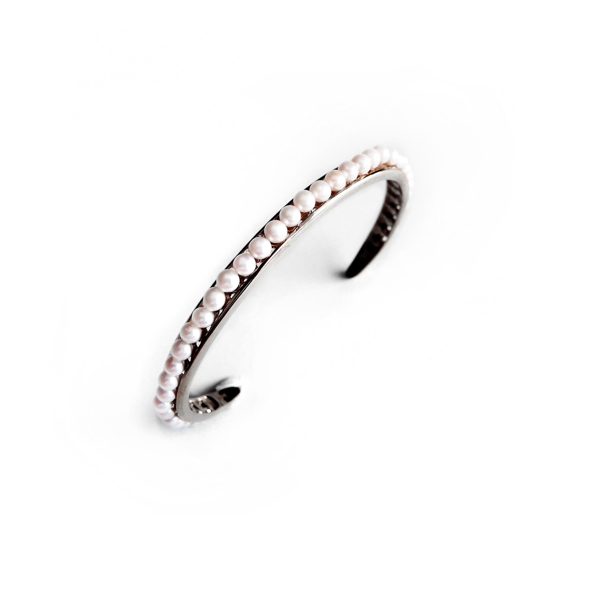 Pearls Bangle - Chainless Brain
