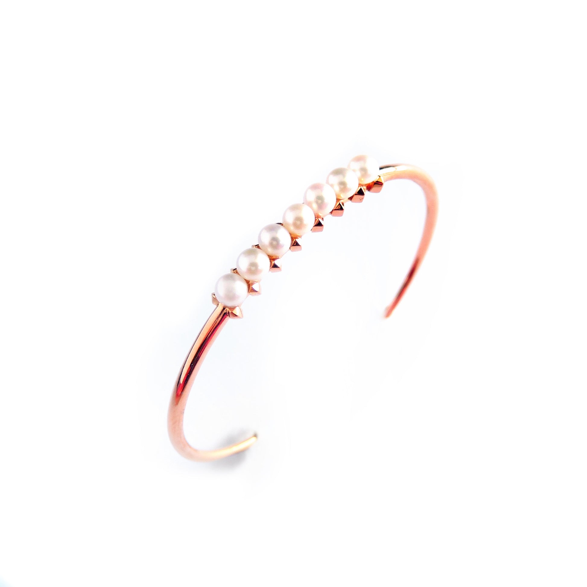 Pearls Studs Cuff - Chainless Brain