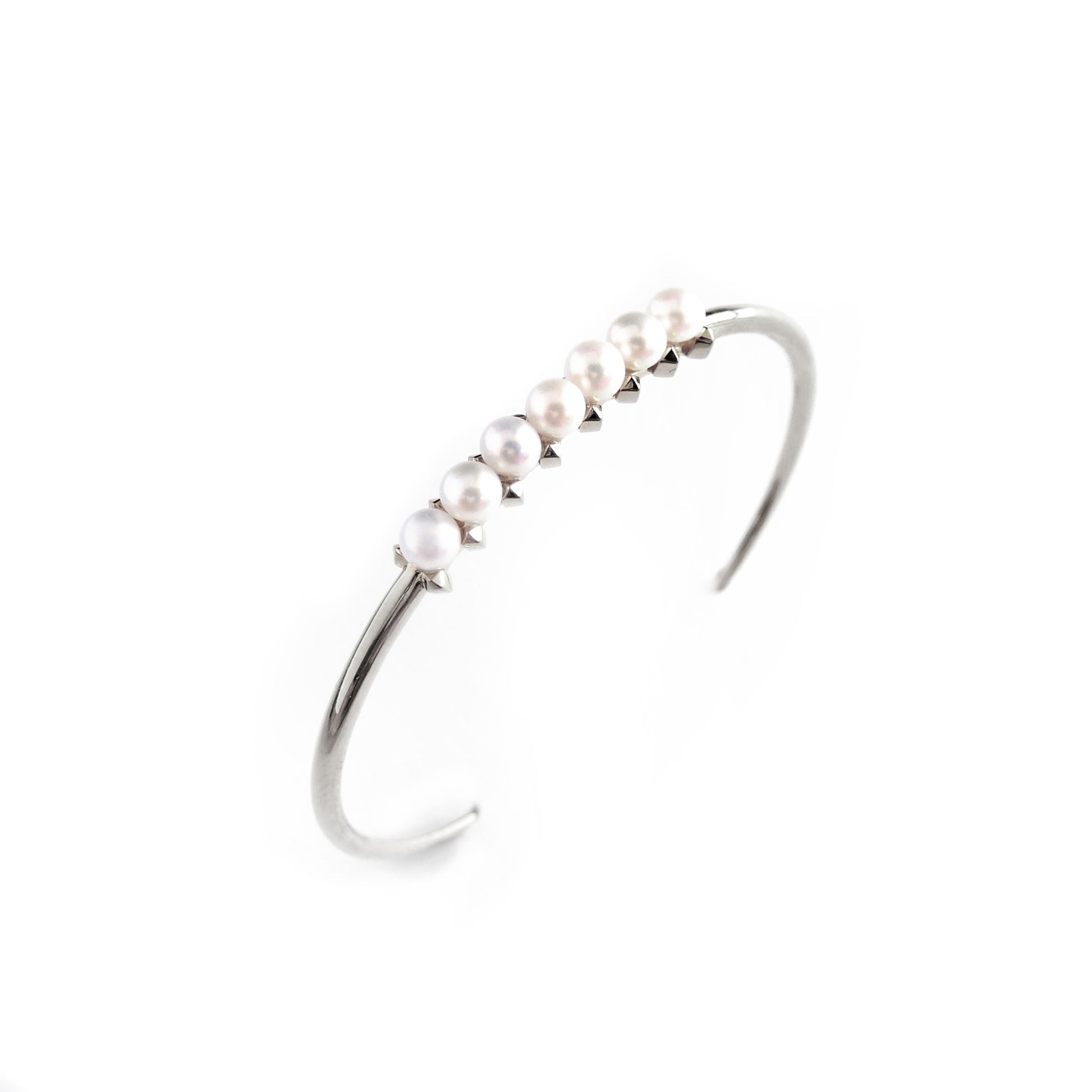 Pearls Studs Cuff - Chainless Brain
