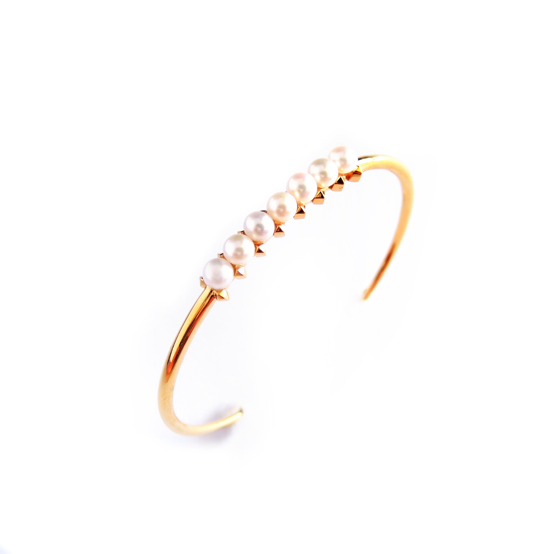 Pearls Studs Cuff - Chainless Brain