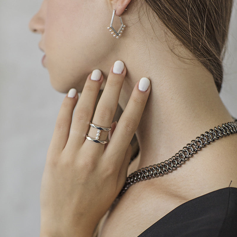 Pearls Bar Ring - Chainless Brain
