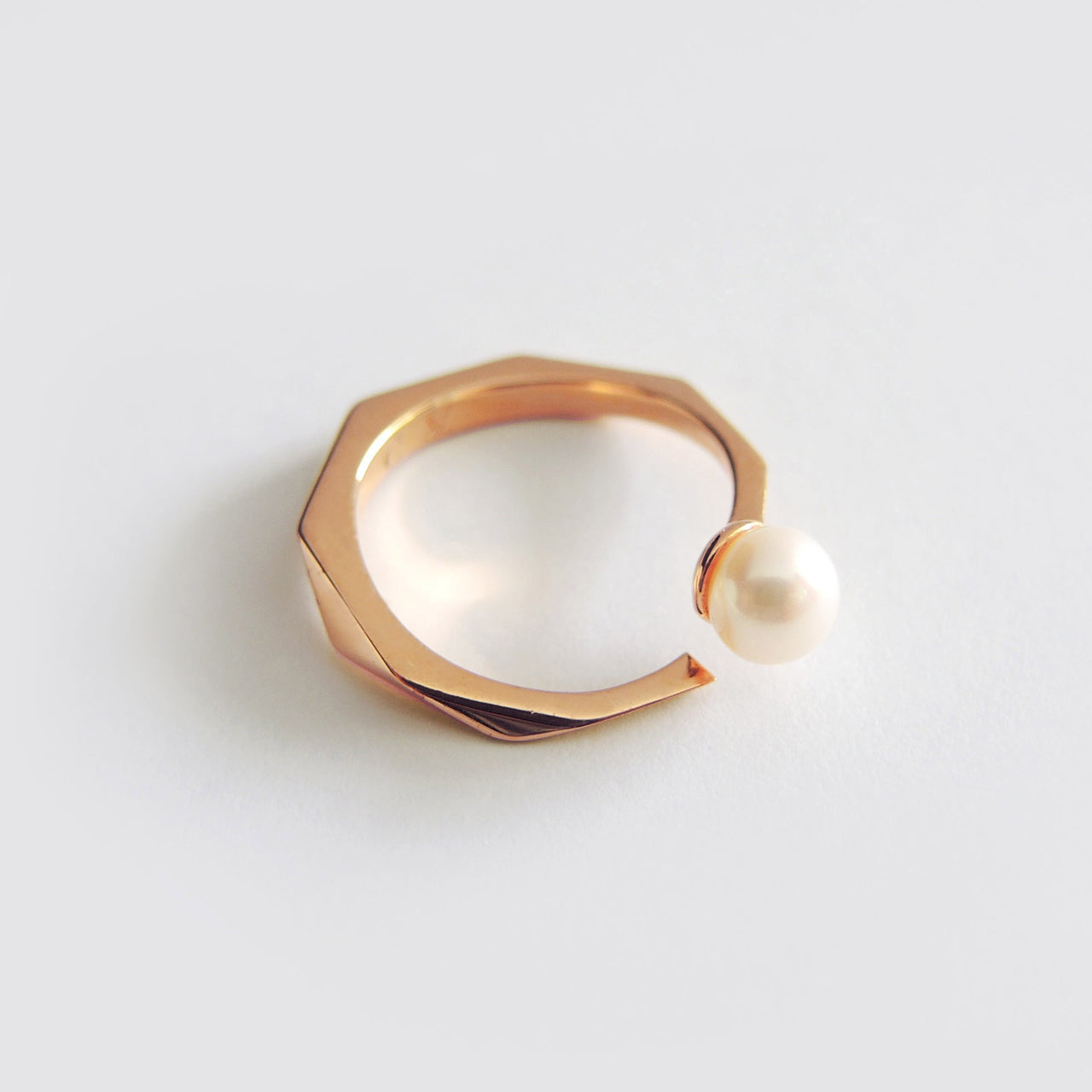 Pearl Facet Ring (Rose Gold) - Chainless Brain