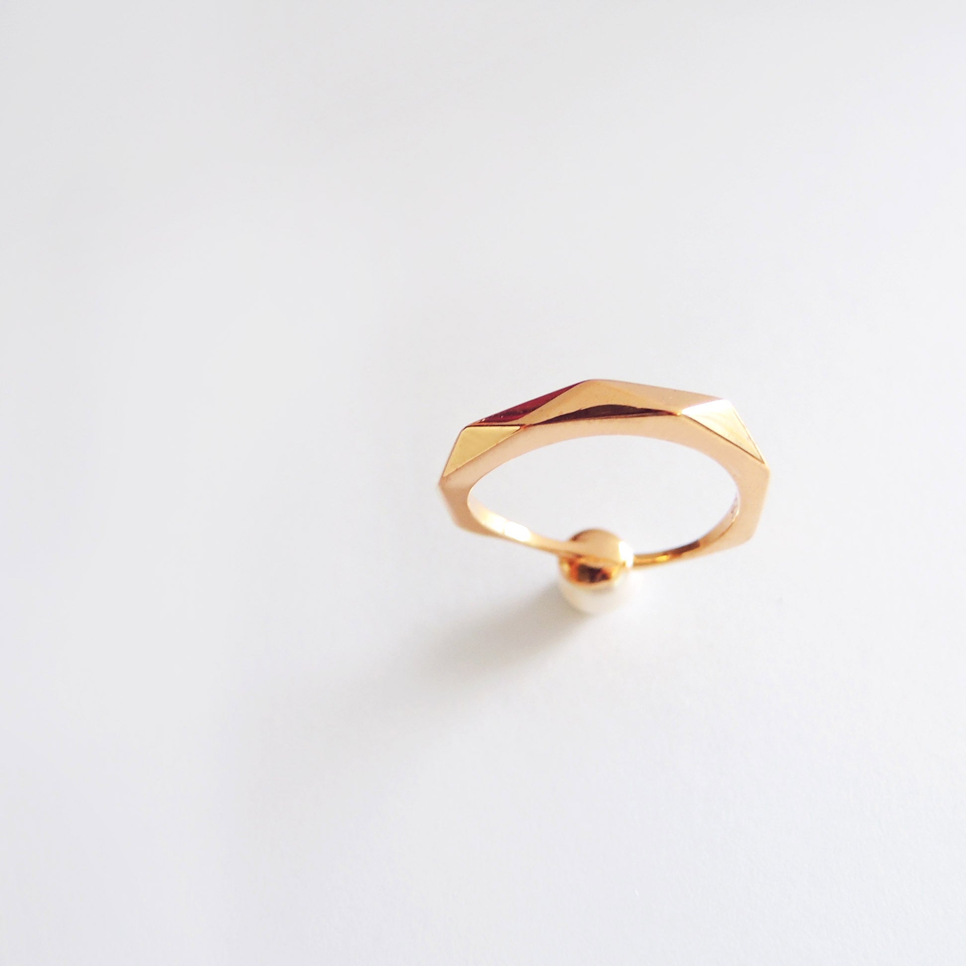 Pearl Facet Ring (Rose Gold) - Chainless Brain