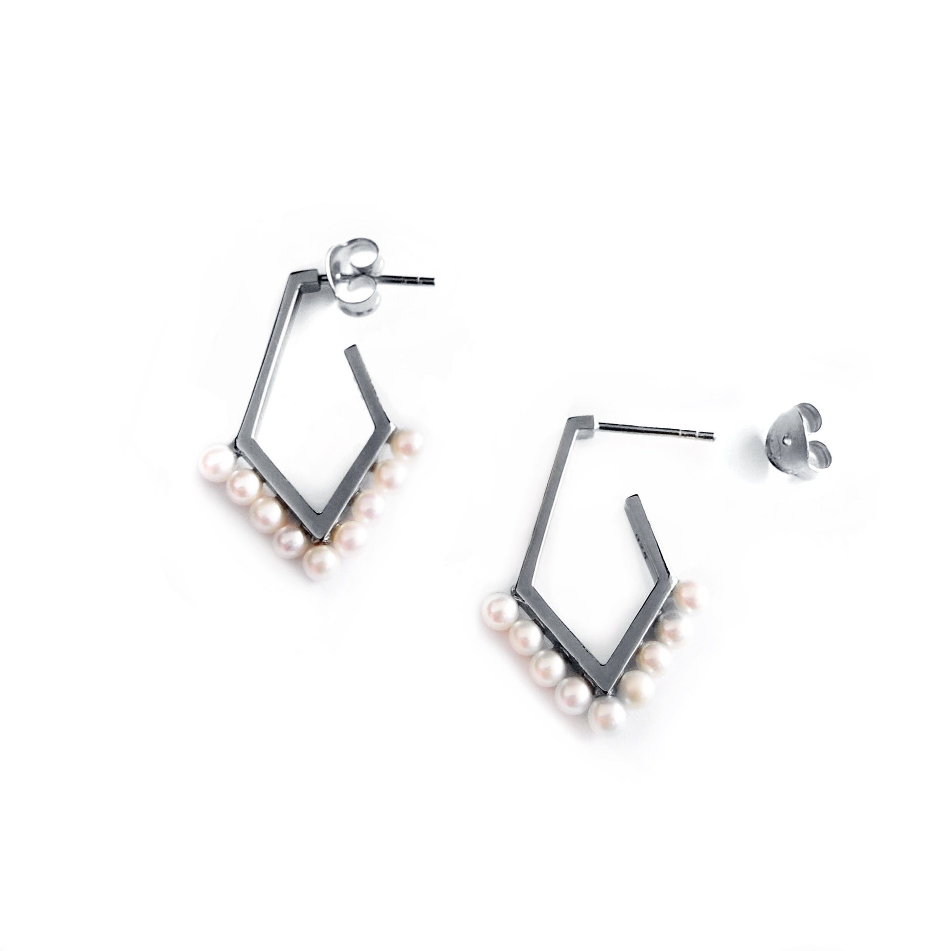 Pearls Earrings - Chainless Brain
