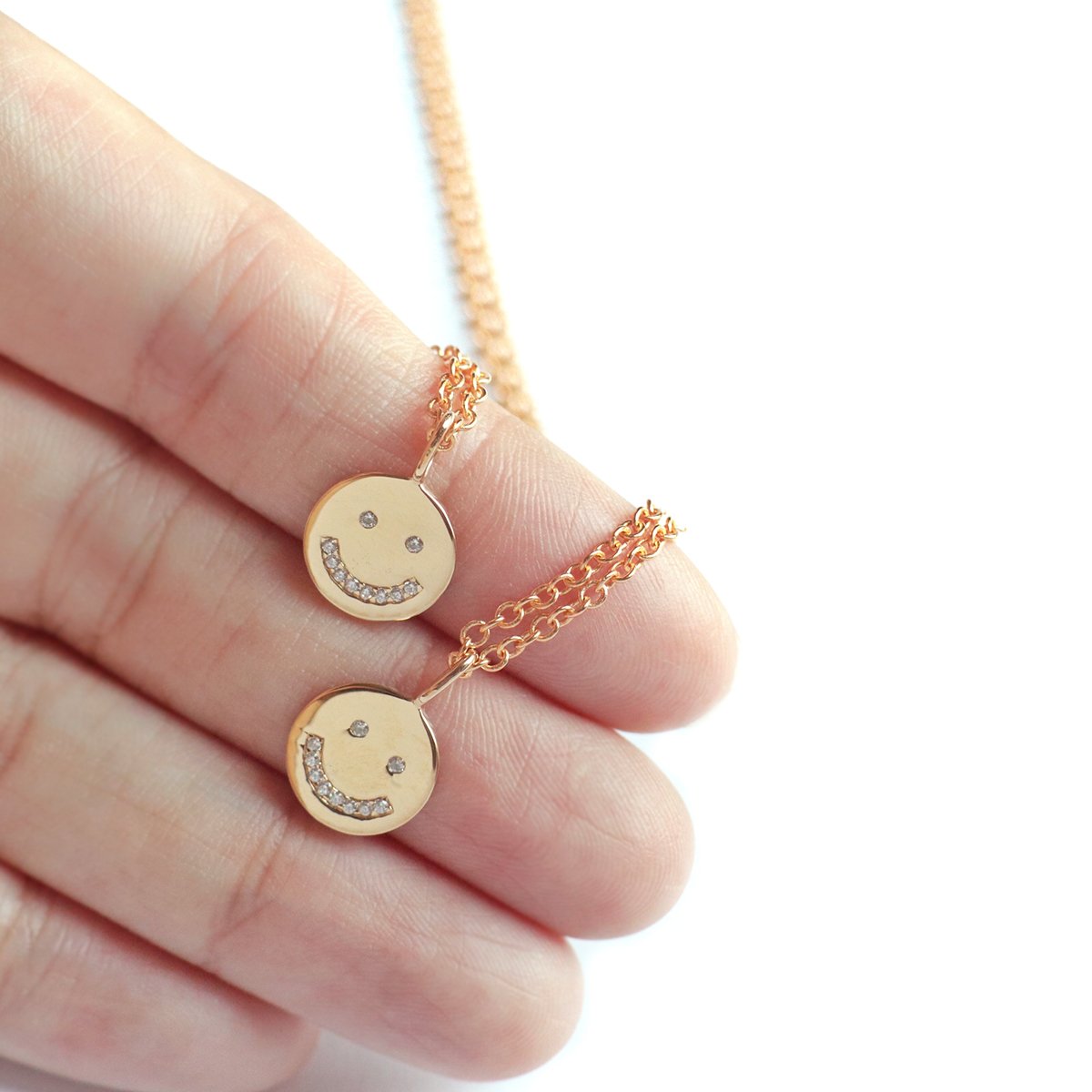 Smiling Face Necklace - Chainless Brain