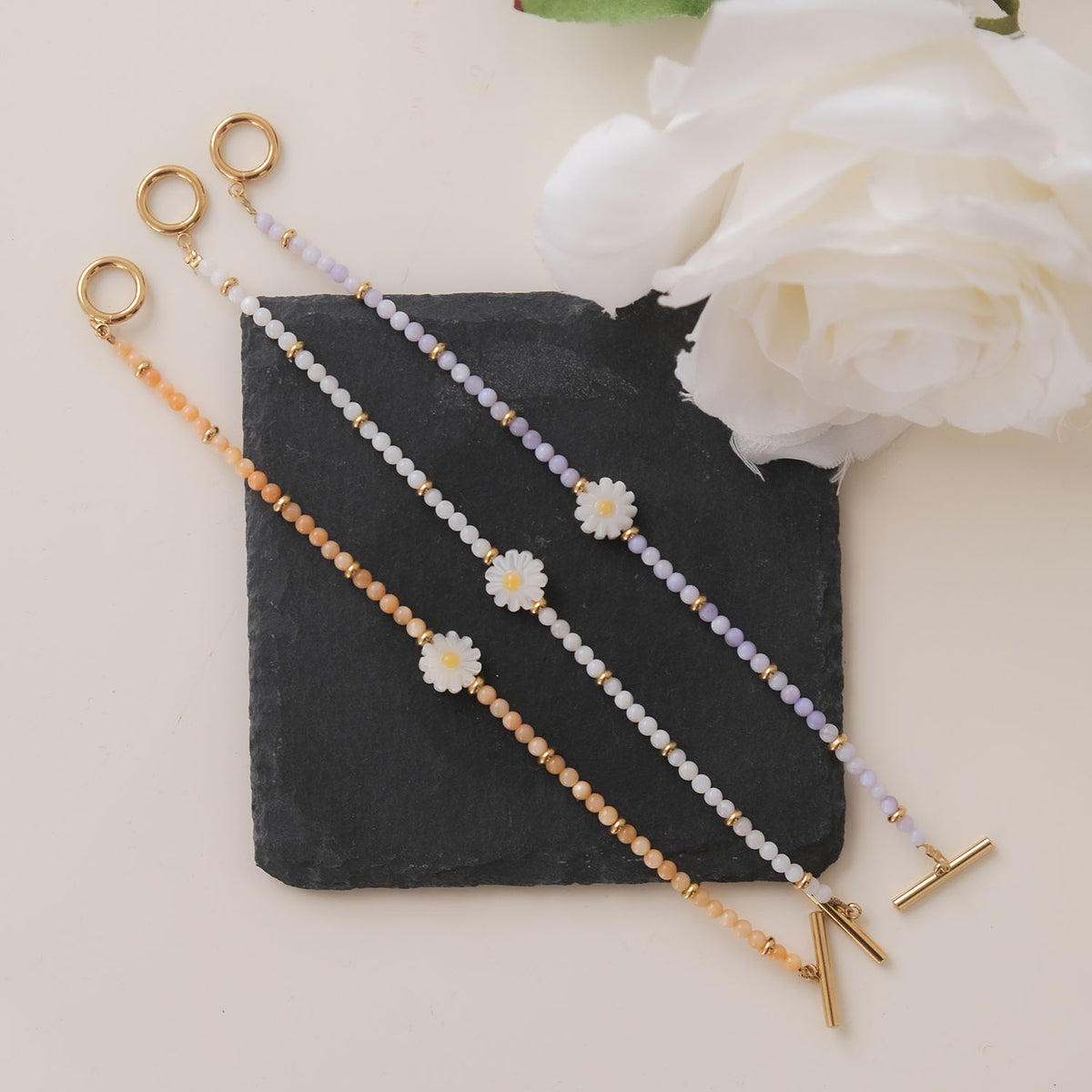 Daisy White Beads Bracelet - AELV.CO