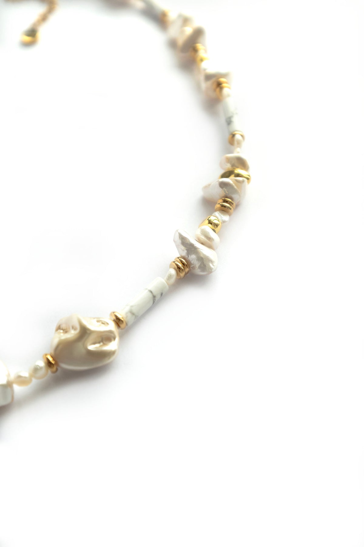 Howlite Baroque Pearls Necklace - AELV.CO