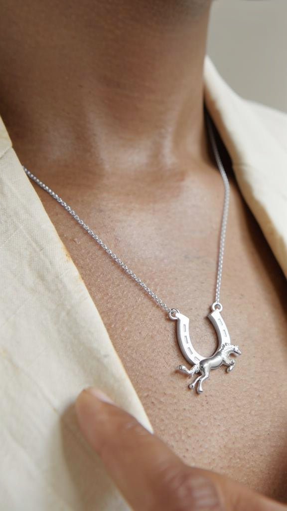 Horseshoe Pendant (Silver) - AELV.CO