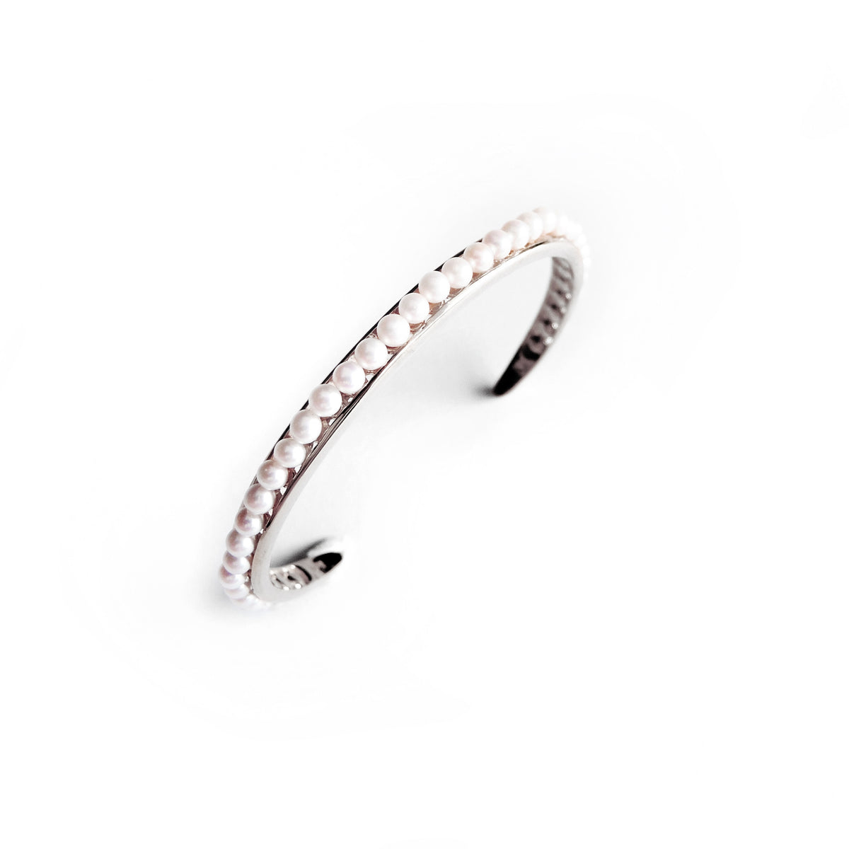 Pearls Bangle - Chainless Brain